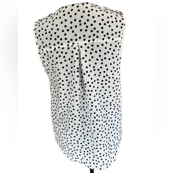 𝅺Forever 21 sleeveless button front polka dot top, size S. - Picture 3 of 7